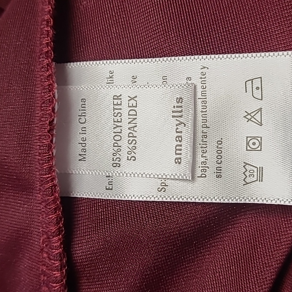 Elegant Burgundy Velvet Top, size medium. - Picture 5 of 6